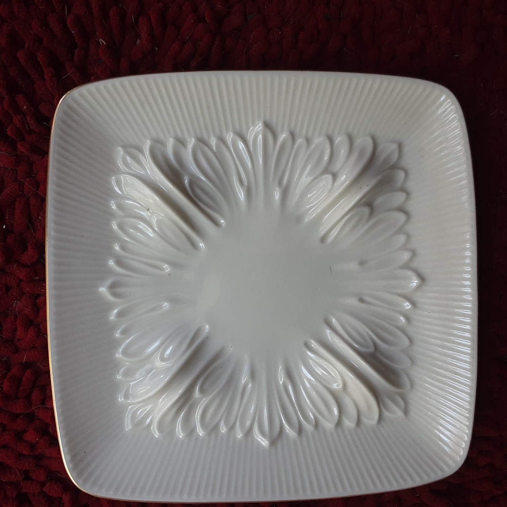 Lennox plate/ ashtray, cream with gold border.